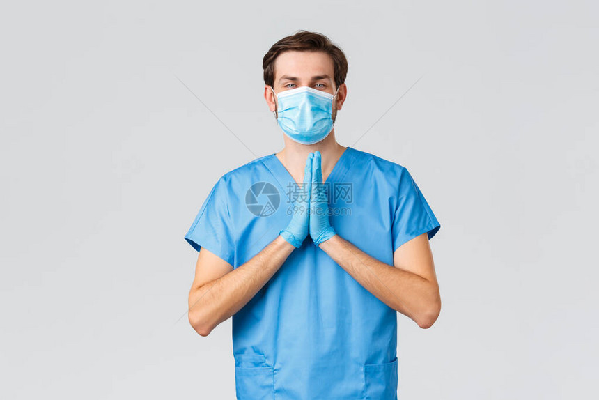 医生穿着蓝色的衣服图片