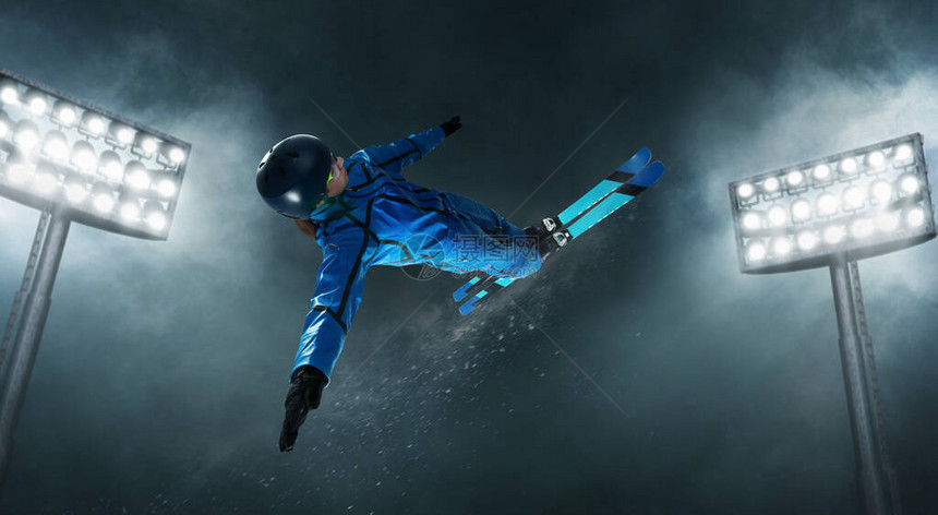 自由式空中滑雪运动员图片