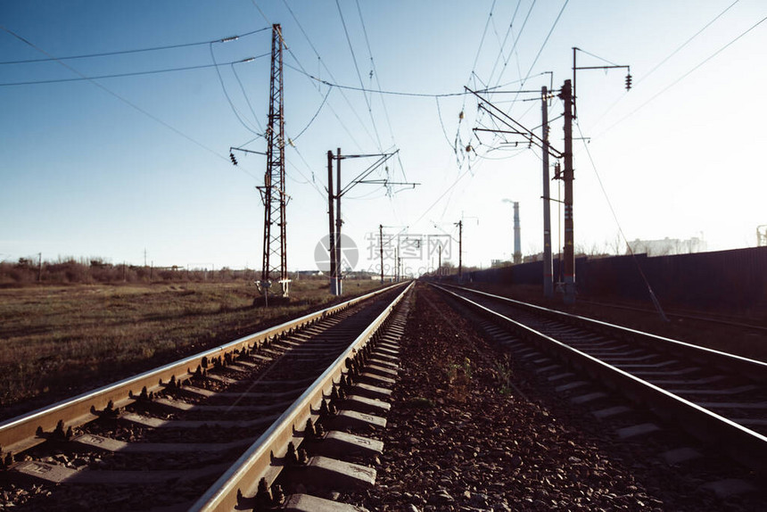 工业区内的铁路和电线路包图片