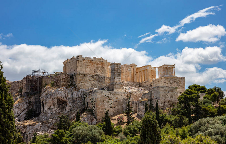 Acropolis岩石和普罗皮莱亚门图片