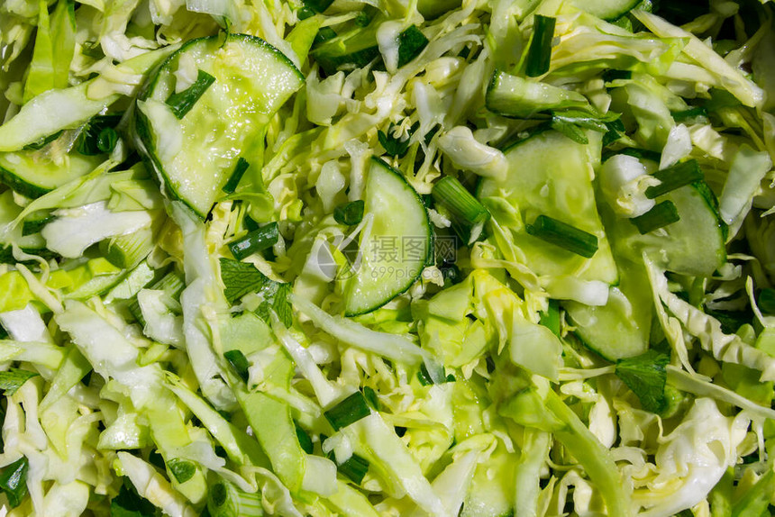 春食素沙拉配有卷心菜黄瓜绿洋图片
