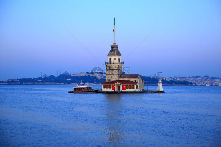在Bosphorus号入口处的古老的Maiden塔上可图片