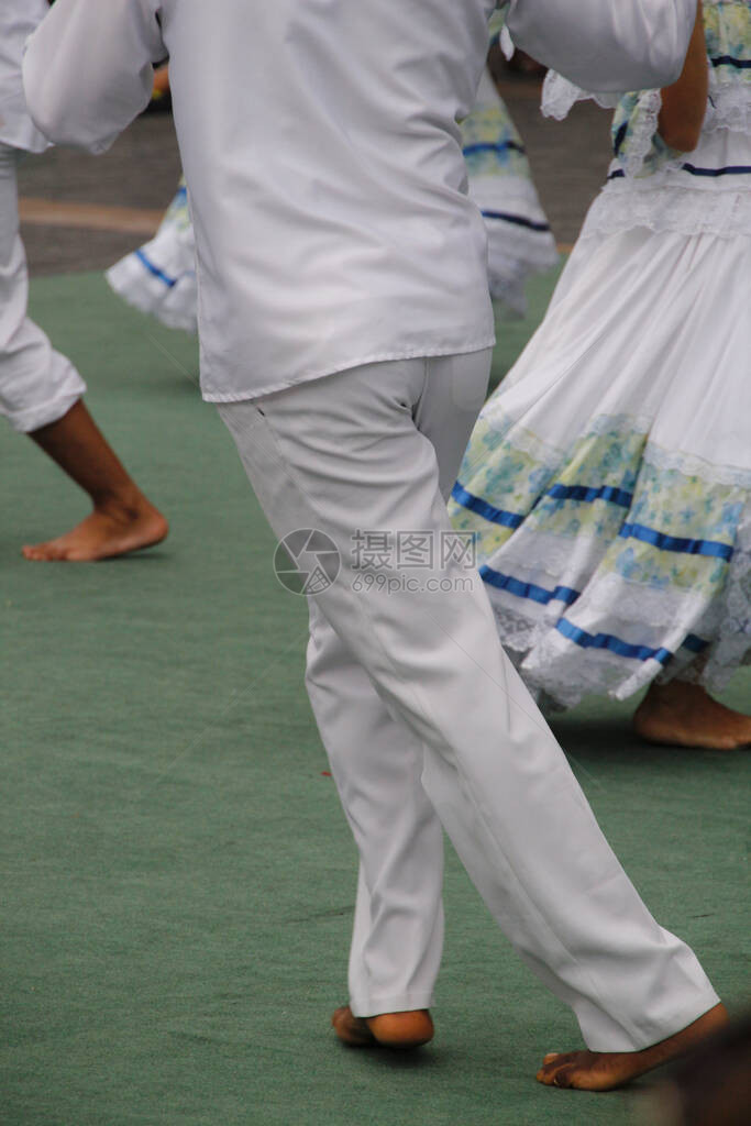 哥伦比亚民间舞蹈表演在街图片