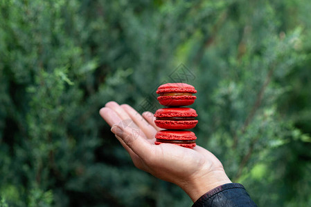 红法国马卡龙饼干图片