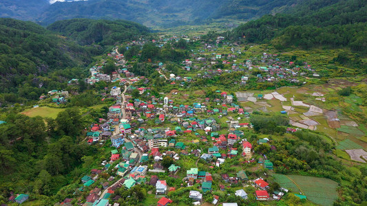 菲律宾卢松岛的萨加达市一座山镇的房屋和街道科迪勒拉山脉的村落图片