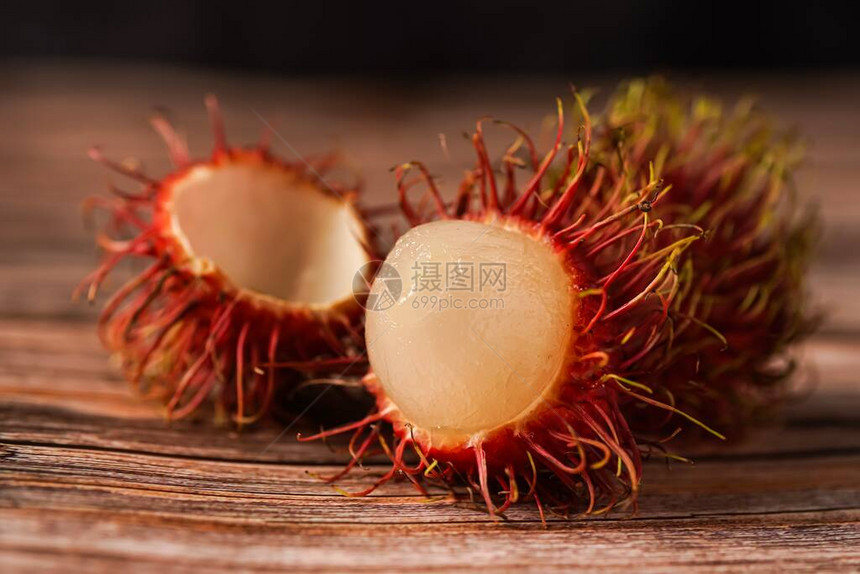红毛丹是无患子科的一种中型热带树该名称还指这棵树生产的可食用果实红毛丹原图片