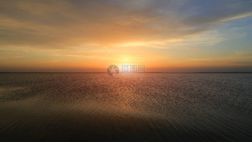 海上神奇的日落景观图片