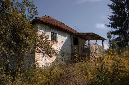 塞尔维亚Dobrotin村无人居住的传图片