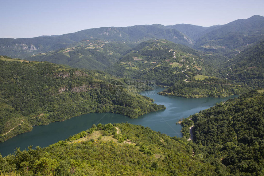 土耳其科贾埃利省YuvacikDam湖的景象人工湖为科卡埃利州伊图片