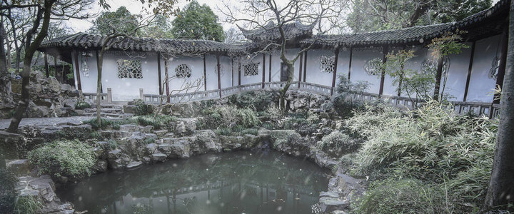 沧浪亭CangLangTng在1045年建造的CangTng入口是建州苏的一个经典花背景
