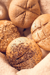 乡村背景上的自制面包新鲜的面包店新图片
