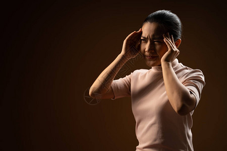 亚裔妇女头疼图片