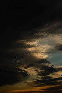 日落时多云的天空天质图片