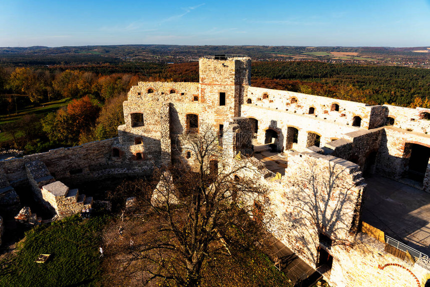 波兰克拉科夫附近Rudno的中世纪Tenczyn城堡的废墟图片