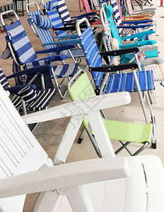 西班牙旅游季节海滩的椅子旅游图片