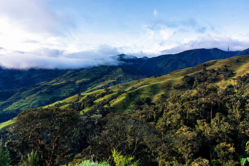 南美洲哥伦比亚农村山区和高地的全景观图片