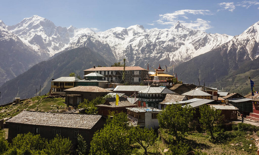 印度金瑙尔KinnerKailash山脉喜马拉雅山峰环绕着卡图片