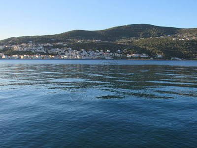 萨莫斯岛港希腊远处有高清图片