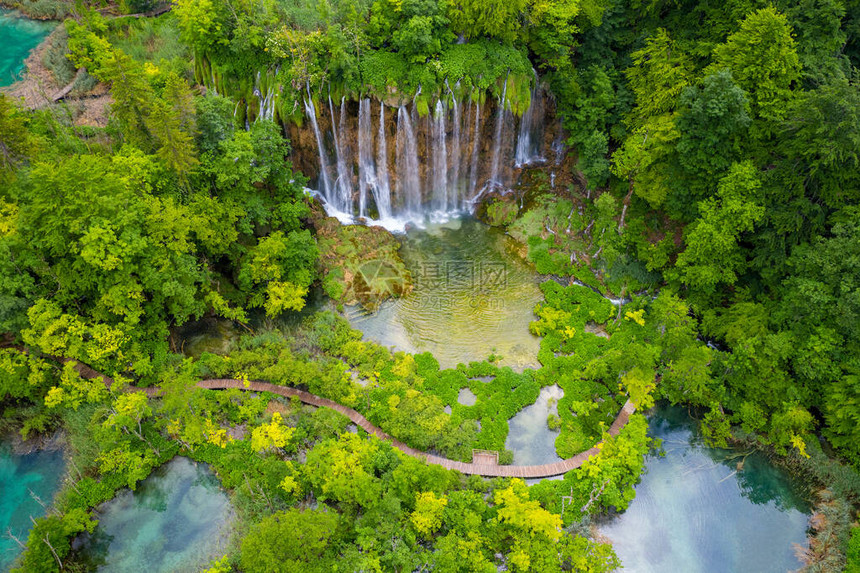 克罗地亚普利维茨湖泊公园瀑布的图片