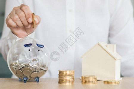 带存钱罐的房屋贷款银行业务省钱和财务规划概念背景图片