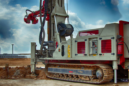 钻机在地球的深处钻深井工业和建筑矿产勘探石油天然图片