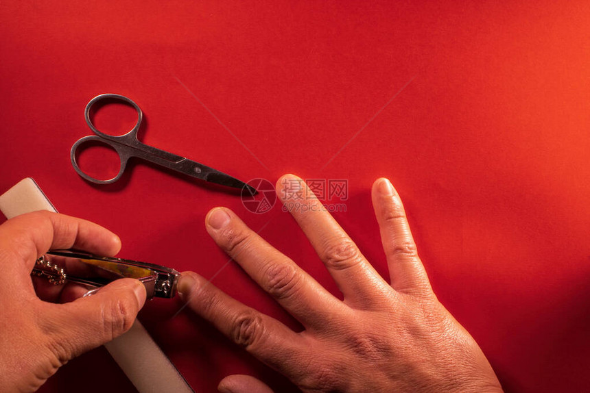 修指甲护理和修饰手和指甲图片