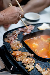韩国烧烤在家里烹饪韩国牛肉切块烤牛肉图片