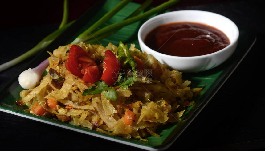 咖喱风味的辛辣单菜素食晚餐蔬菜kotturoti是一种传统的斯里图片