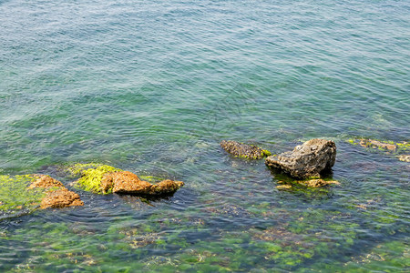 自然界中的海水和岩石图片