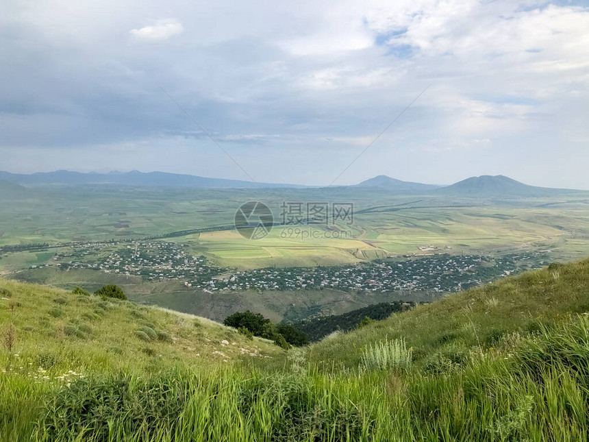 有山的风景有山和云的风景图片