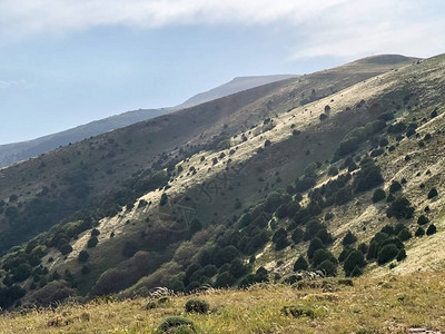 有山的风景有山和云的风景图片