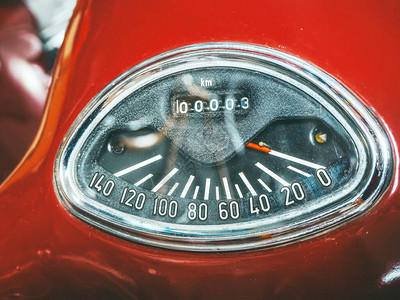 一辆旧摩托车红色速度图片