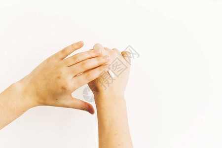 洗手后涂抹保湿霜和按摩皮肤的手治疗干皮肤奢华护肤护手霜图片