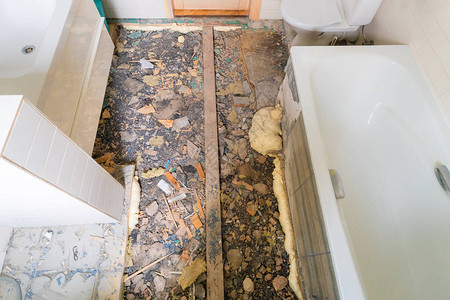 在铺新瓷砖之前先看卫生间景浴室翻新家图片