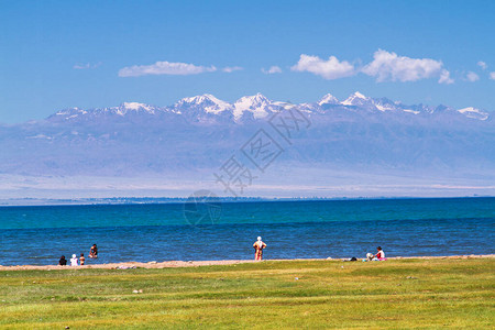 吉尔斯坦伊塞克库尔湖海滩中亚背景图片