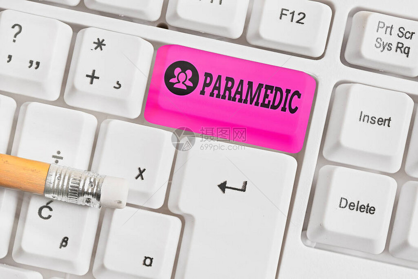 概念手写显示护理人员概念意味着具有紧急医疗工作专业知识的卫生工作者白色pc键盘图片
