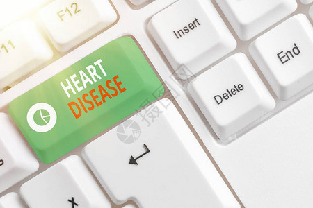 手写文字书写心脏病概念照片一种影响心脏或血管的疾病不同颜色的键盘图片