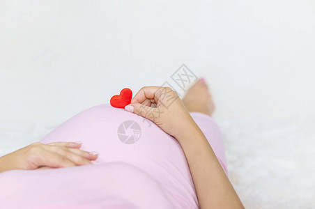 孕妇怀有心有选择的专注图片