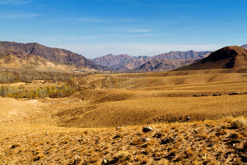 伊朗中部Abyaneh村附近的山区图片
