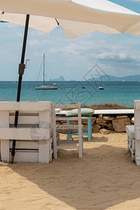 在巴利阿里群岛之一的福门特拉岛的SesIlletes海滩上图片