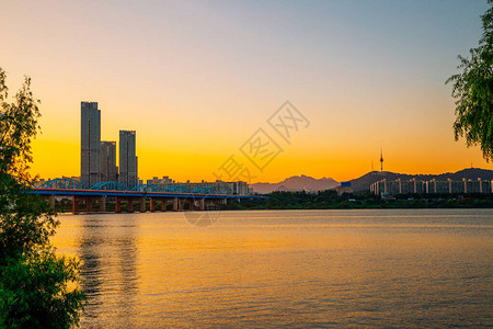 东杰克桥和首尔市日落韩国首尔班波杭图片