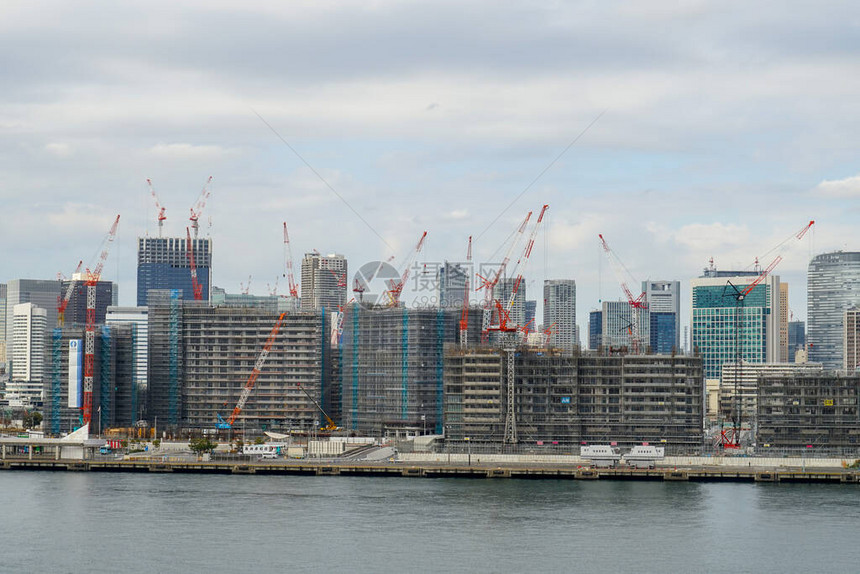 建筑地貌的Harumi码头图片