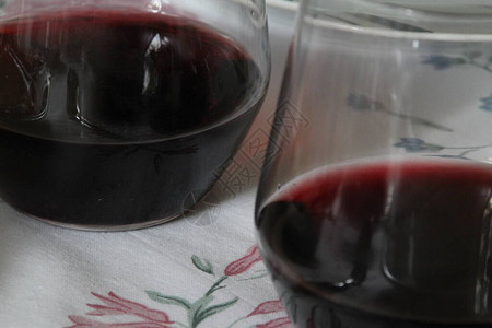 杯西班牙红葡萄酒图片