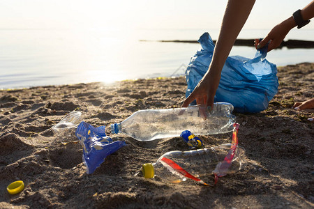 清洁污染海滩回收废塑料垃圾排放户外门图片