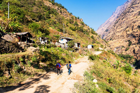 在尼泊尔喜马拉雅山的安纳普尔纳赛道上图片