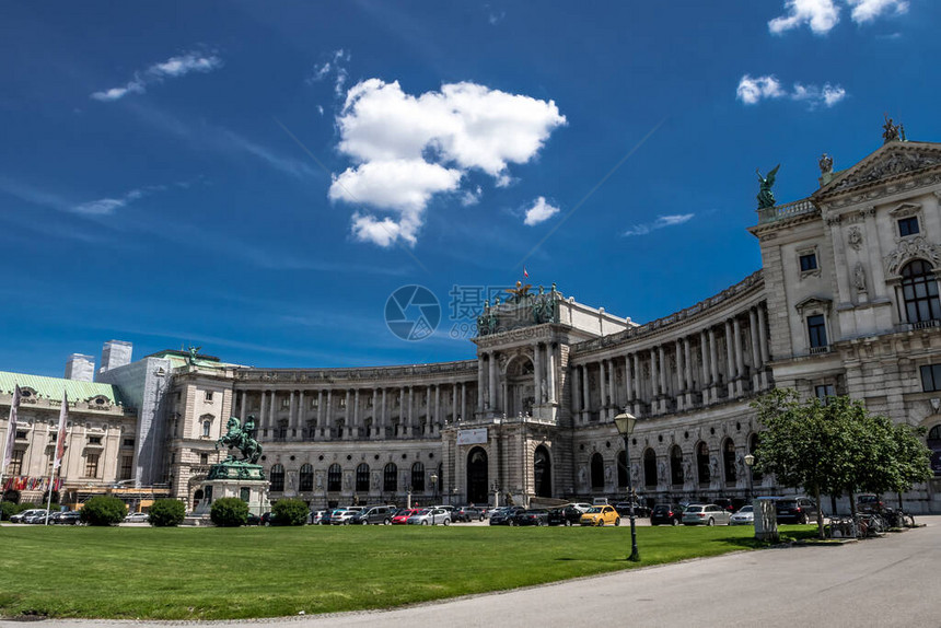 奥地利维也纳内城霍夫堡皇宫和著名广场Helde图片