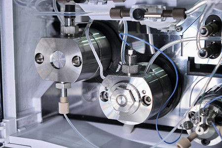 HPLC系统中的二进制泵化学实验室的高背景图片