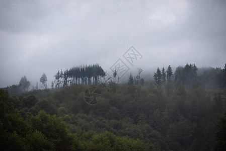 暴风雨过后夏季喀图片