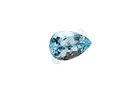白色背景特写上的宏观石矿物刻面海蓝宝石图片