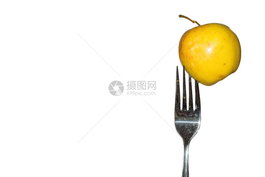 白色背景叉上的黄色苹果图片